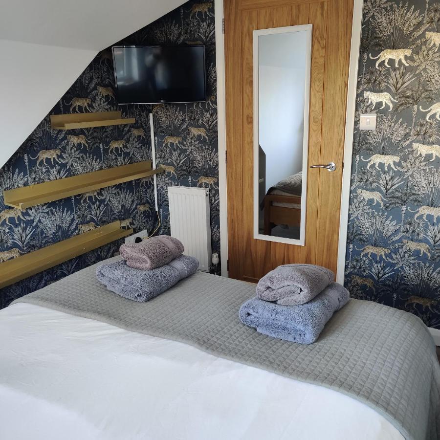 Delightful & Picturesque Modern Detached Apartment, Next To Chester Zoo, Near Park And Ride To City Centre Exterior foto